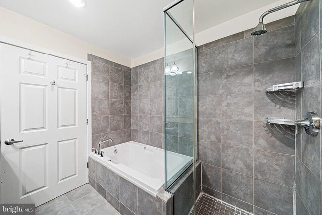 Building Photo - 22 S Front St