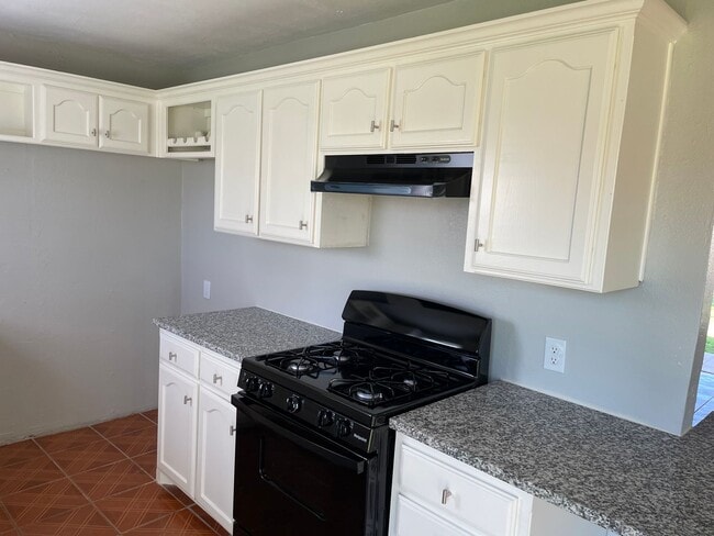 Building Photo - Move in SPECIAL! $995/month