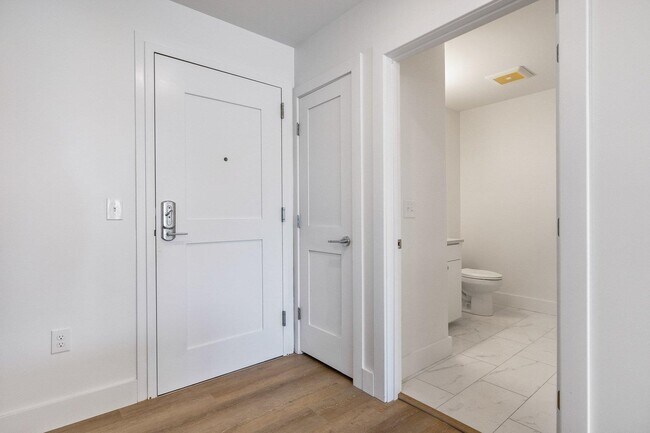 Building Photo - 238 Deer St