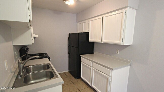 Building Photo - 145 S Doran
