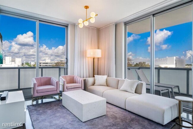 Building Photo - 220 21st St