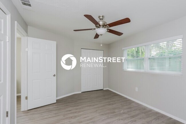 Building Photo - 3 Bedroom Pet-Friendly Home in Sarasota, FL with Main Street Renewal