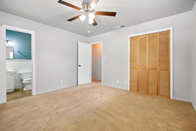 Building Photo - 2349 Marsalis Dr