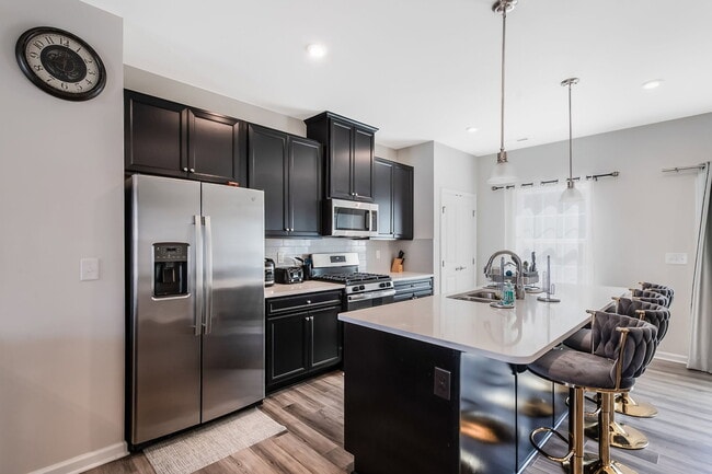 Building Photo - 6616 Pathfinder Wy