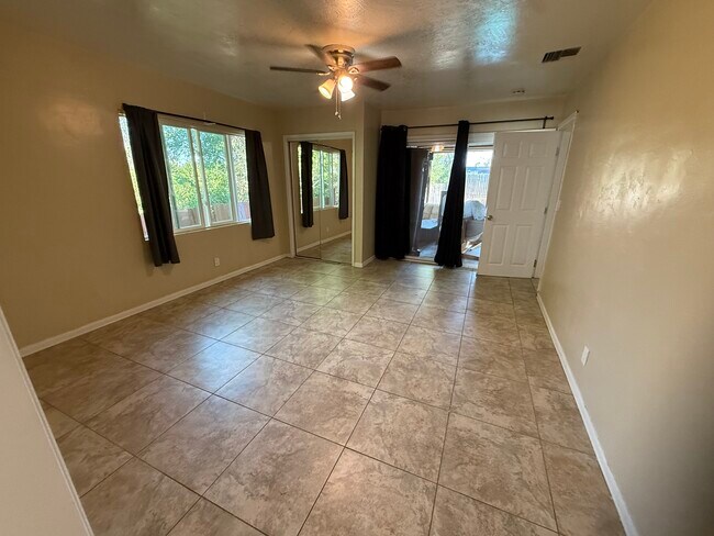 Building Photo - 5430 Mary Lane Dr