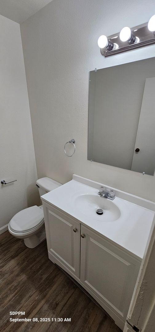 Building Photo - EL CAJON - Nice 3 Bedroom 2.5 Bath Townhou...