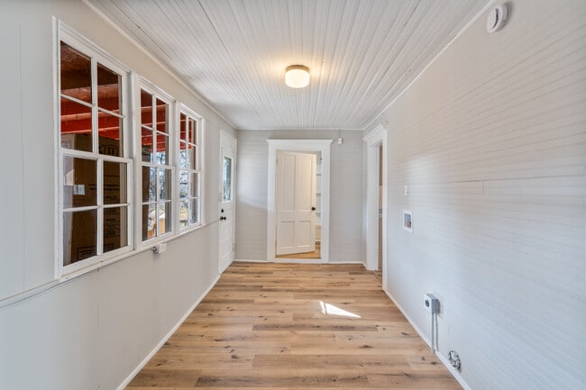 Building Photo - 319 Montague St