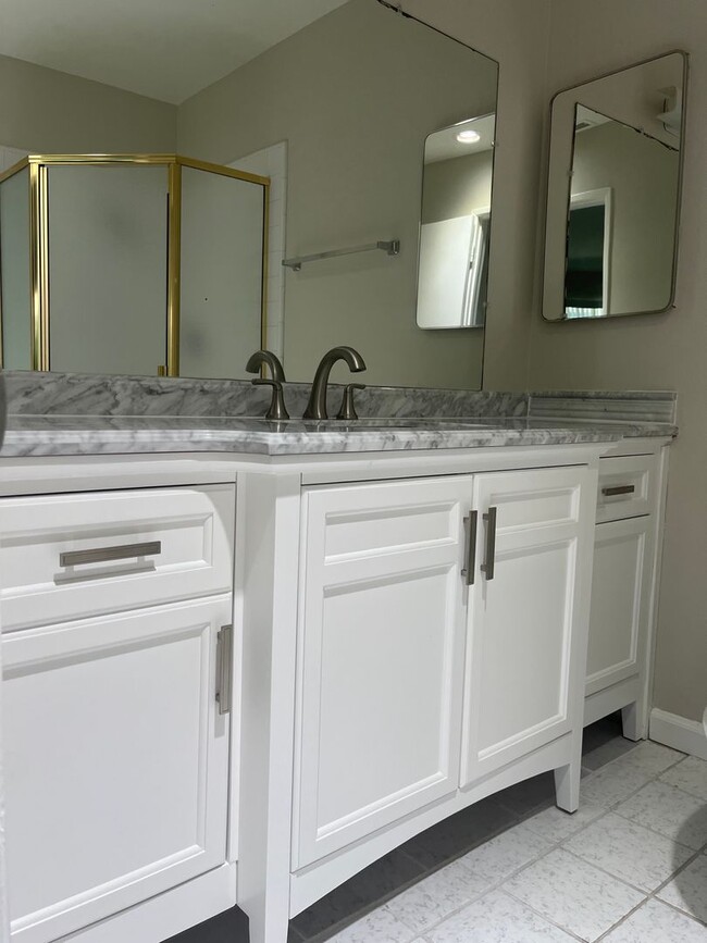 Building Photo - Gorgeous 2Bedroom/2Bath Townhome in Escondido