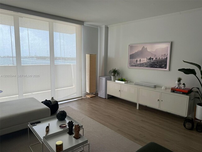 Building Photo - 5 Island Ave