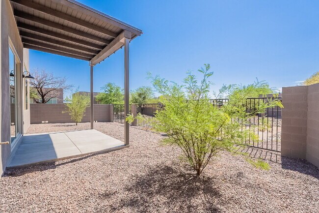Building Photo - Downtown Cave Creek Patio Homes!