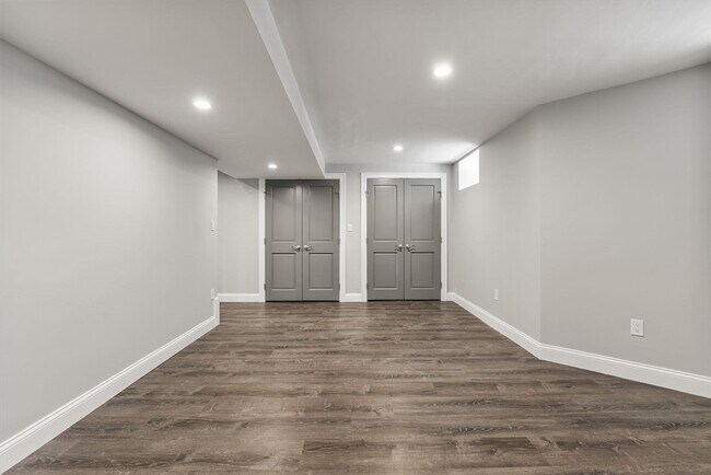 Building Photo - 83 Centre St