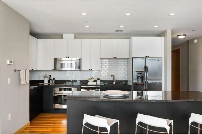 Building Photo - Minneapolis, MN