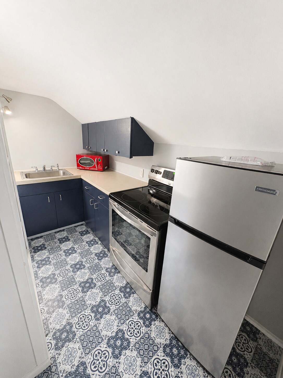 Building Photo - 238 Nashua St