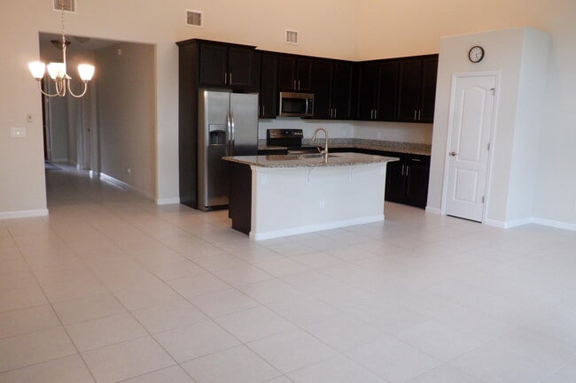 Building Photo - 91 Redondo Dr