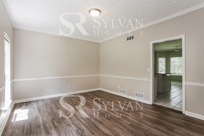 Building Photo - Spacious 4 bedroom colonial available now!