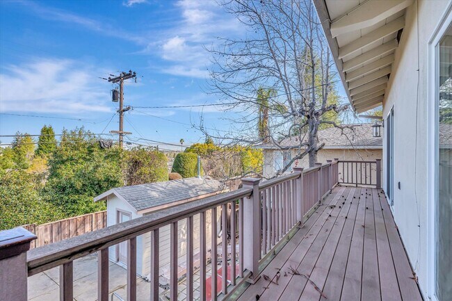 Building Photo - Tri-Level Home in Los Gatos