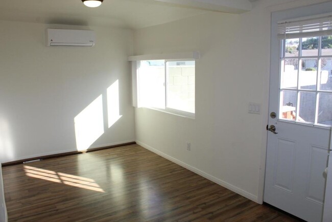 Building Photo - 1Bed/1Bath in Vista~ E. California