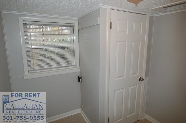 Building Photo - Benton 4 Bedroom Home Awesome Interior!!!