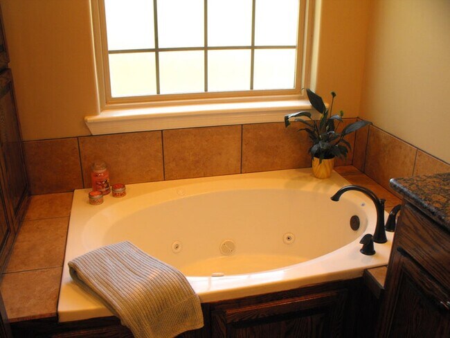 Building Photo - 147 Smithbrook Rd