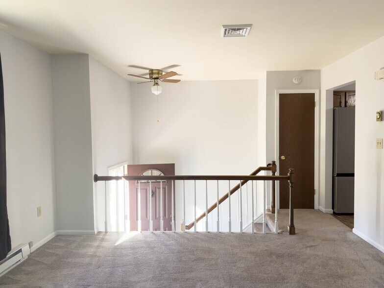 Building Photo - 2231 Donough Dr