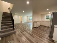 Building Photo - 208 S Park View St