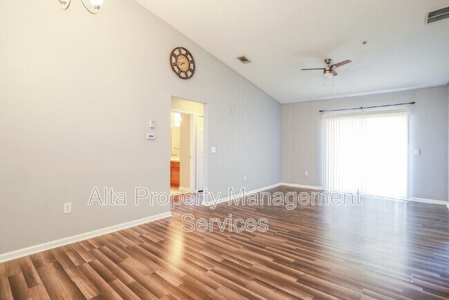 Building Photo - 6860 Skaff Ave