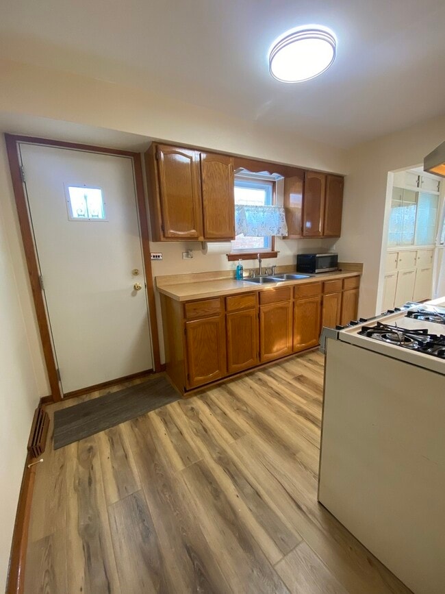 Building Photo - 4517 Cracow Ave