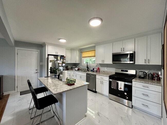Building Photo - 8120 Halprin Dr