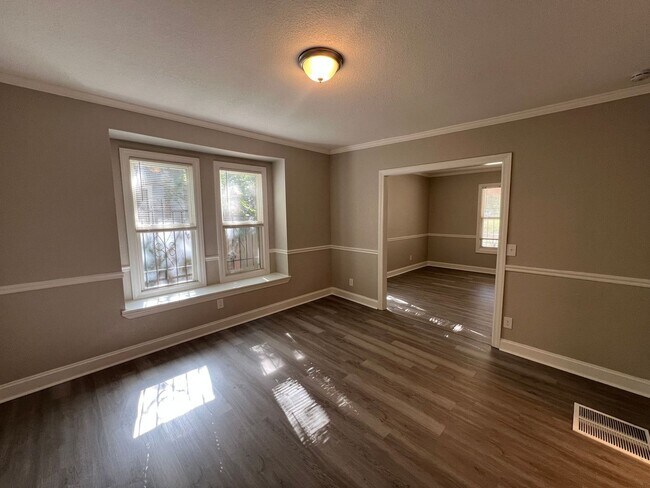 Building Photo - Completely Renovated 3 Bed / 2 Bath Home!