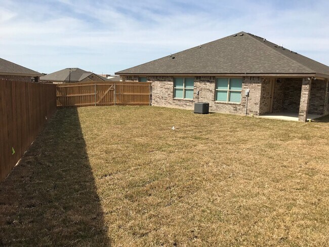 Building Photo - Gorgeous 2 bed/2 bath near Bunny Trail