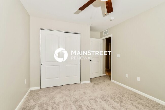 Building Photo - 3 Bedroom Pet-Friendly Home in Jeffersonville, IN with Main Street Renewal