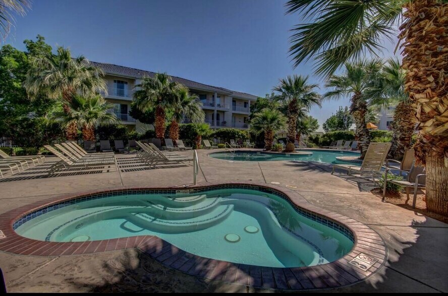 Building Photo - 1845 W Canyon View Dr