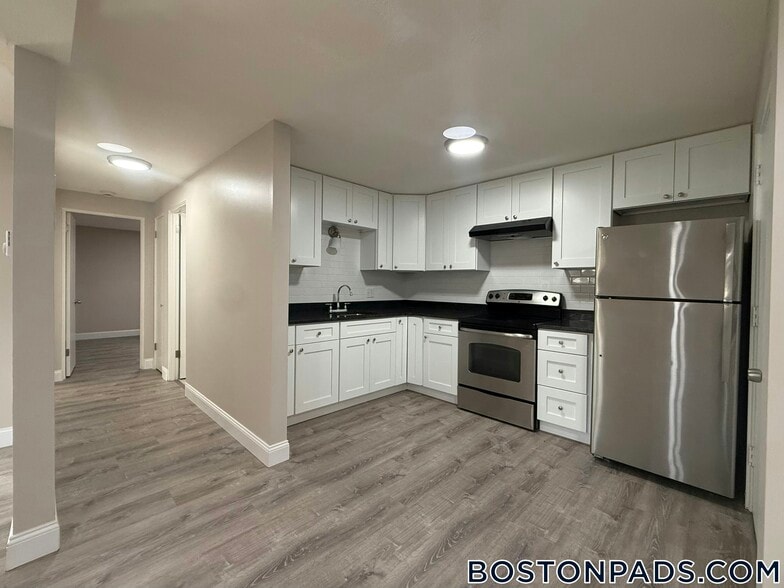 Building Photo - 310 Thompson Rd