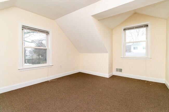 Building Photo - 15 Buckingham St