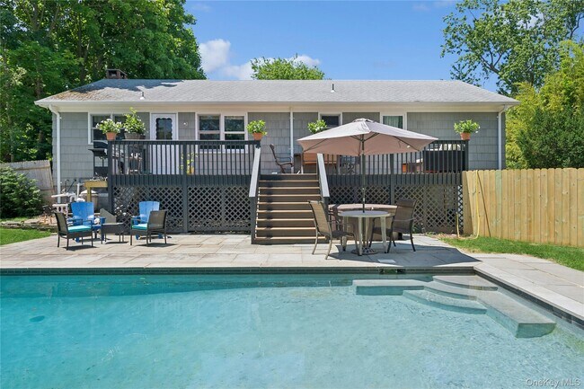 Primary Photo - 46 Bayview Ave