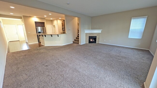 Building Photo - 4 bedroom 2.5 bathroom home