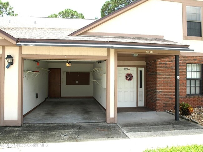 Building Photo - 9010 Wedgewood Pl