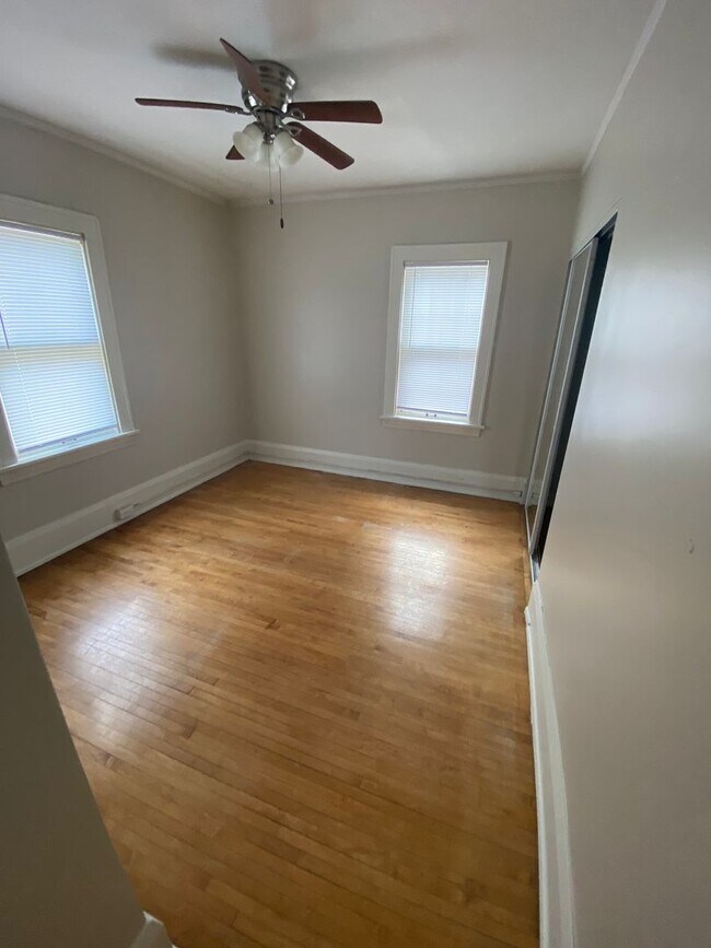 Building Photo - 705 W 31st St