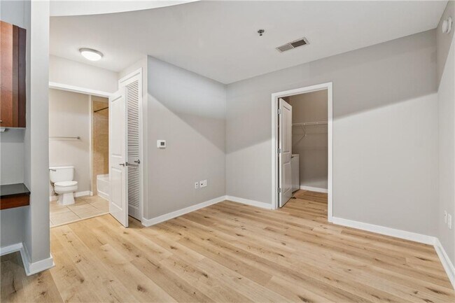Building Photo - 3324 Peachtree Rd