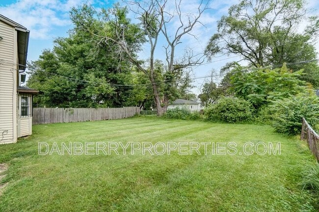 Building Photo - 1006 Ranch Dr