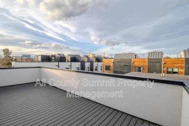 Building Photo - 1571 King St