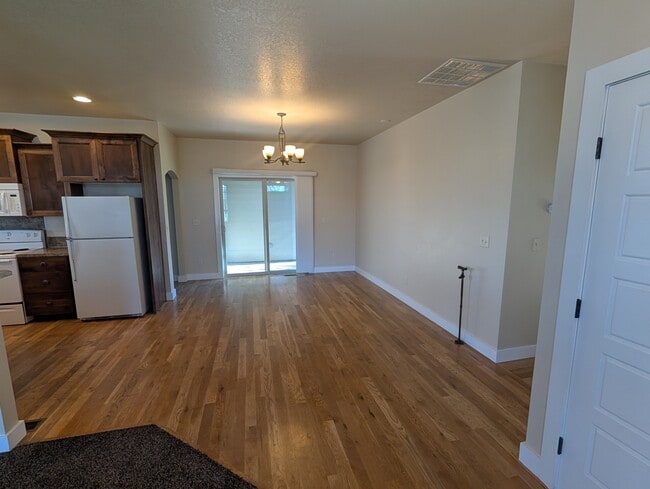 Building Photo - 400 S Curtis Rd