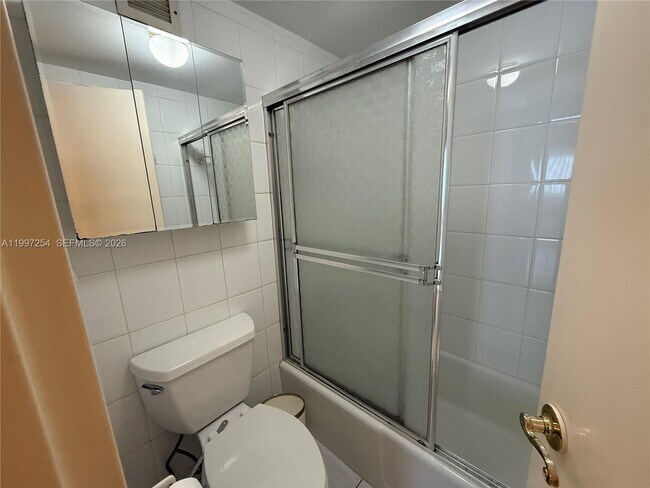 Building Photo - 100 Lincoln Rd