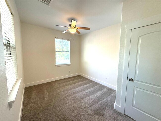 Building Photo - 609 Franklin Blvd