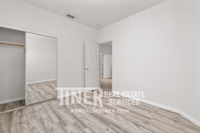 Building Photo - 51 Tulip Tree Cir