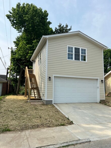 Primary Photo - 4841 N Kenwood Ave