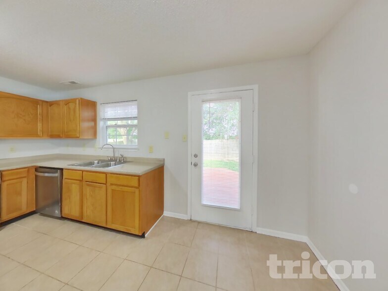 Building Photo - 2414 Summerwood Ln