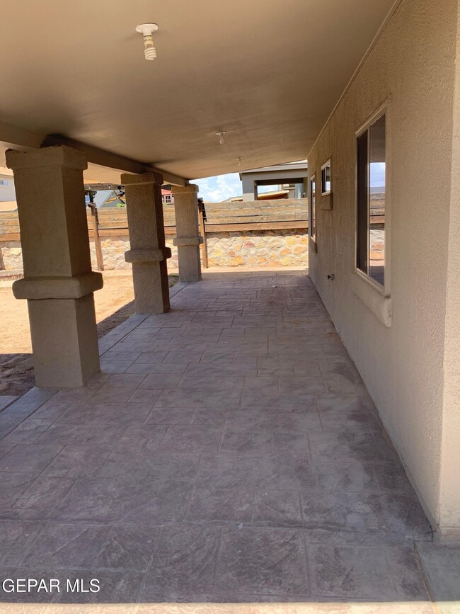 Building Photo - 14360 John Scagno