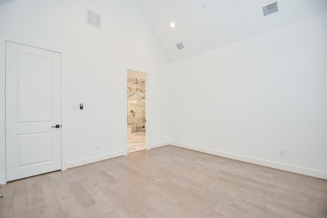Building Photo - 4112 Marina St