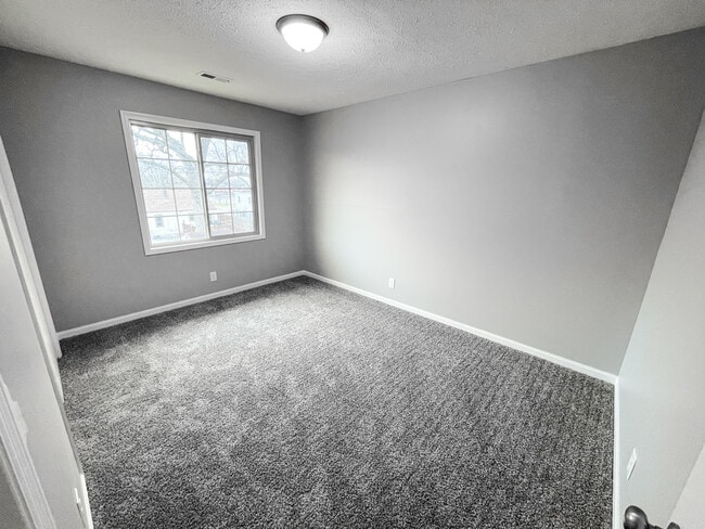 Building Photo - 5214 S 82nd St